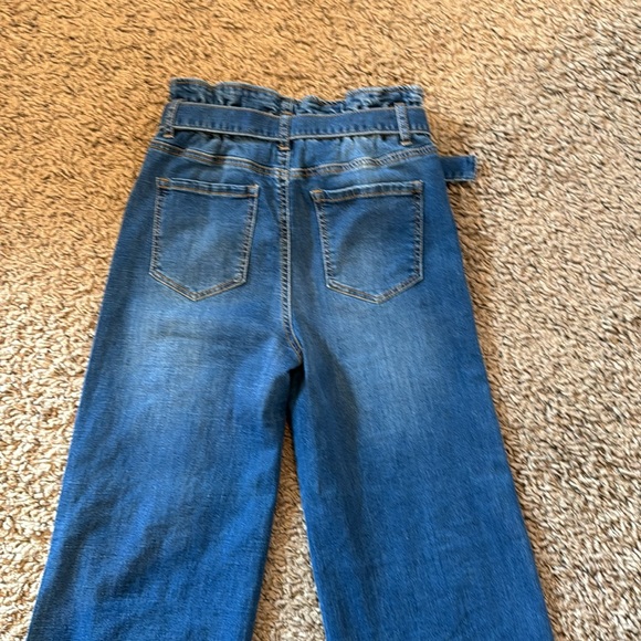M wide leg belted medium blue jeans. Worn once. Perfect for spring and summer. - Picture 4 of 4